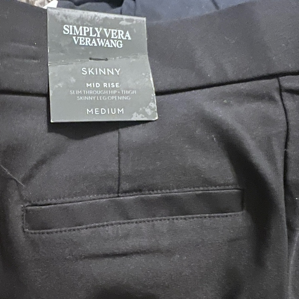 Simply Vera Vera Wang Pintuck Slim Straight Pants. Size Medium Black - Picture 8 of 9